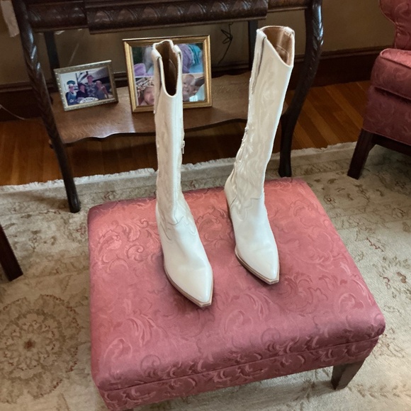 Crown Vintage Sila Embroidered Western Boots in White Sz 7 EUC - Picture 3 of 15